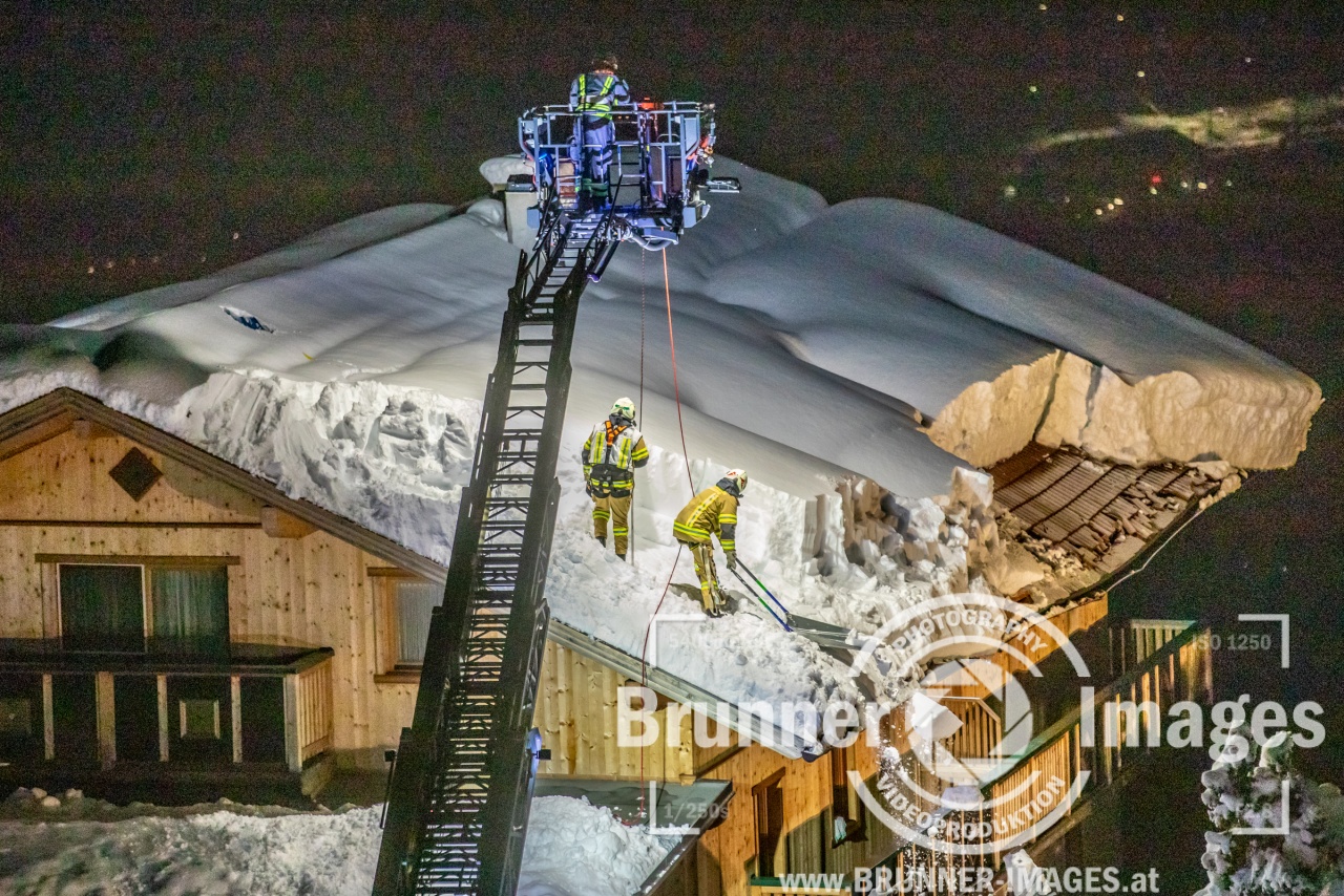 23.01.2021 - Feuerwehreinsatz Schneelast - Gaimberg