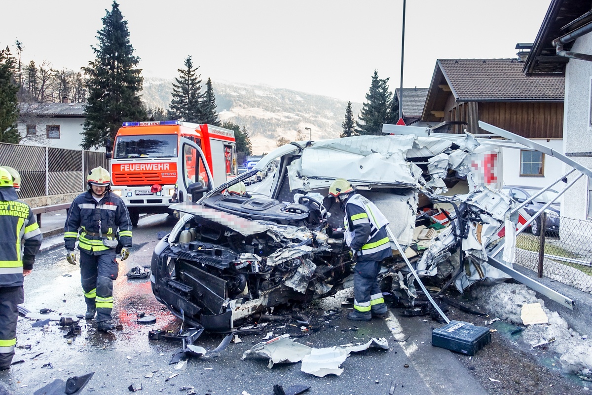 27.01.2020 - Verkehrsunfall B100 - Leisach